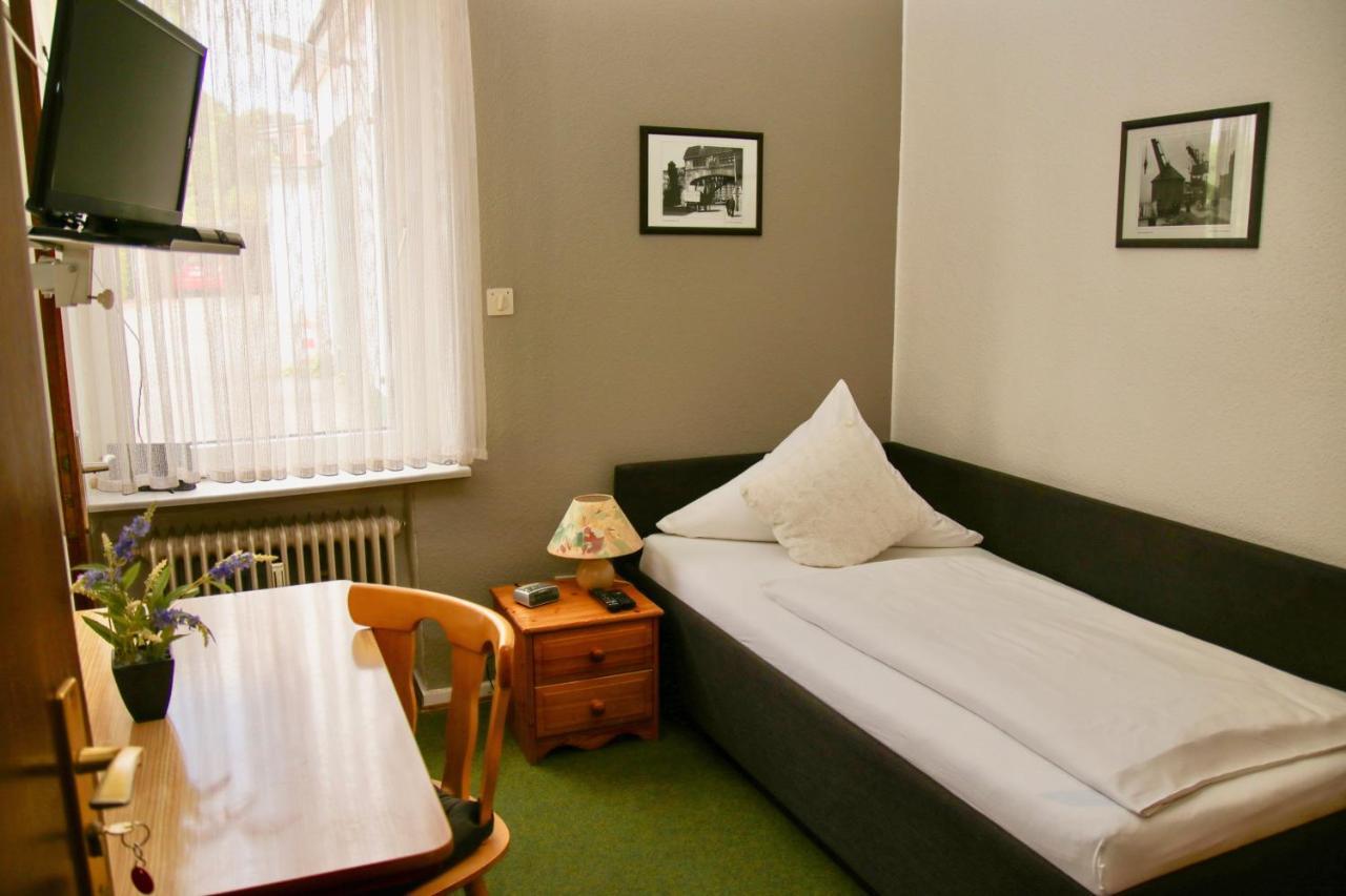 Hotel Meiendorfer Park Free Parking Хамбург Екстериор снимка